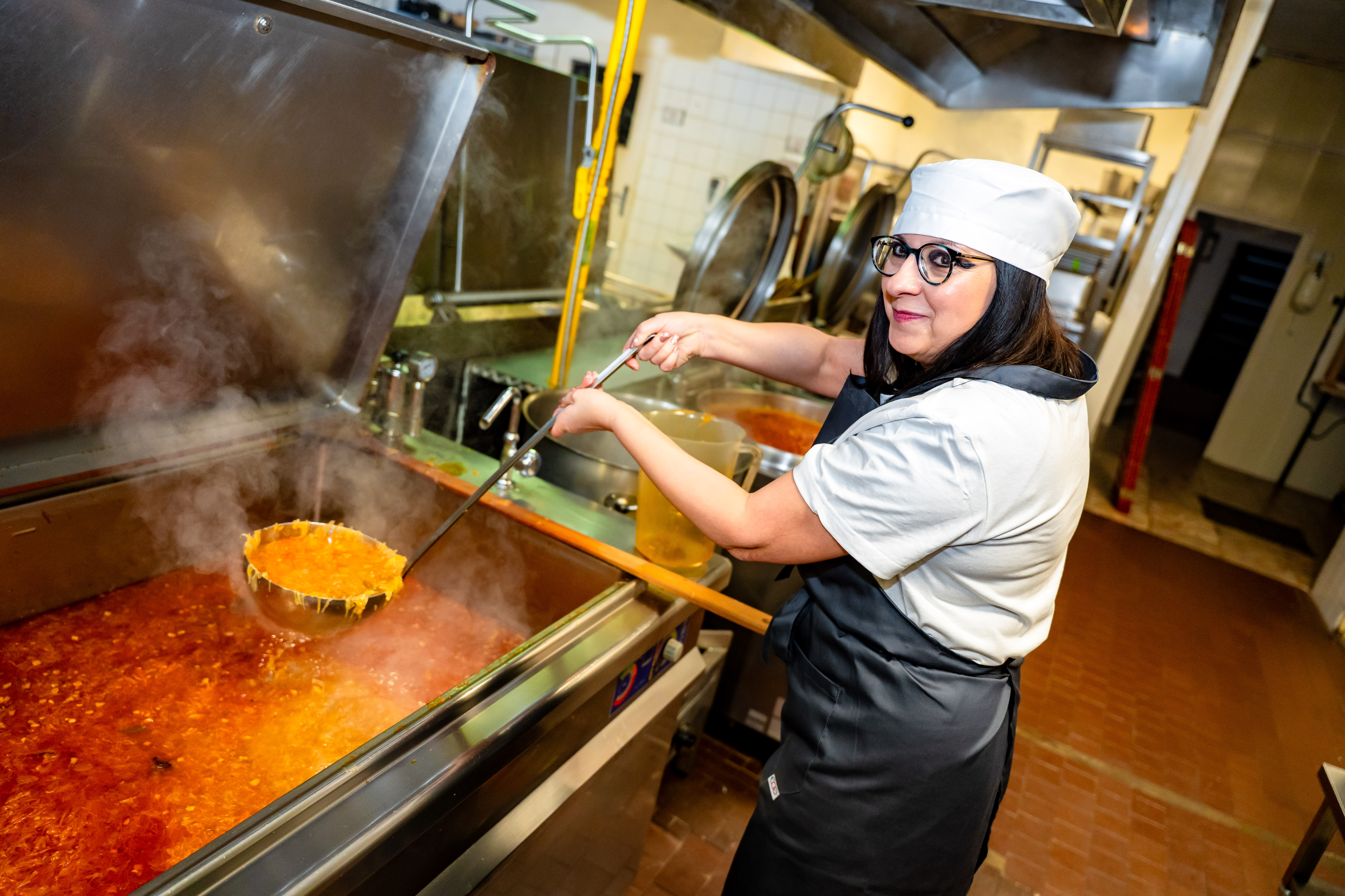 Tradicne charitativne podujatie Vianocne varenie pre seniorov-13